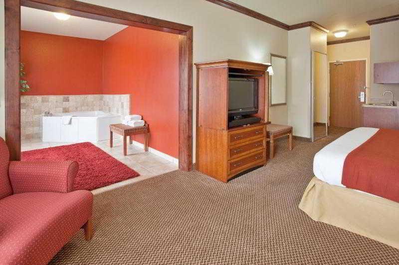 Holiday Inn Express Hotel & Suites Cedar City By Ihg Exterior photo